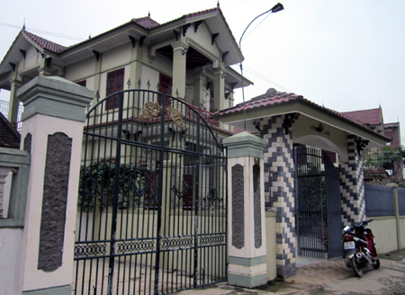 Nghe An Villas in “waste material village”